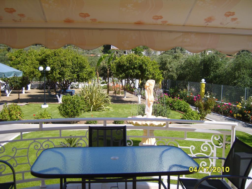 Elisabeth Villas Kerveli Oda fotoğraf